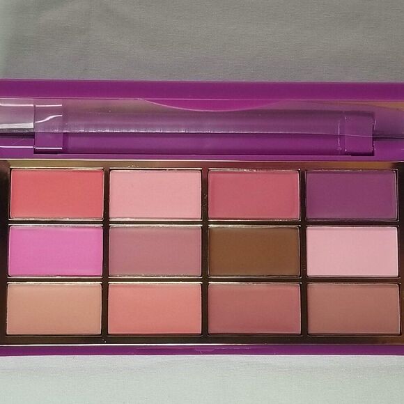 Cheeky Rose Beauty - Thumbnail: Glossy Baby Lip Gloss Palette - Picture 4 of 8